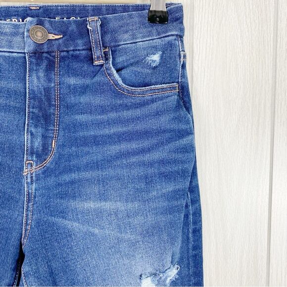 American Eagle | Medium Wash Distressed Curvy Hi Rise Jegging Size 2 - Picture 3 of 10